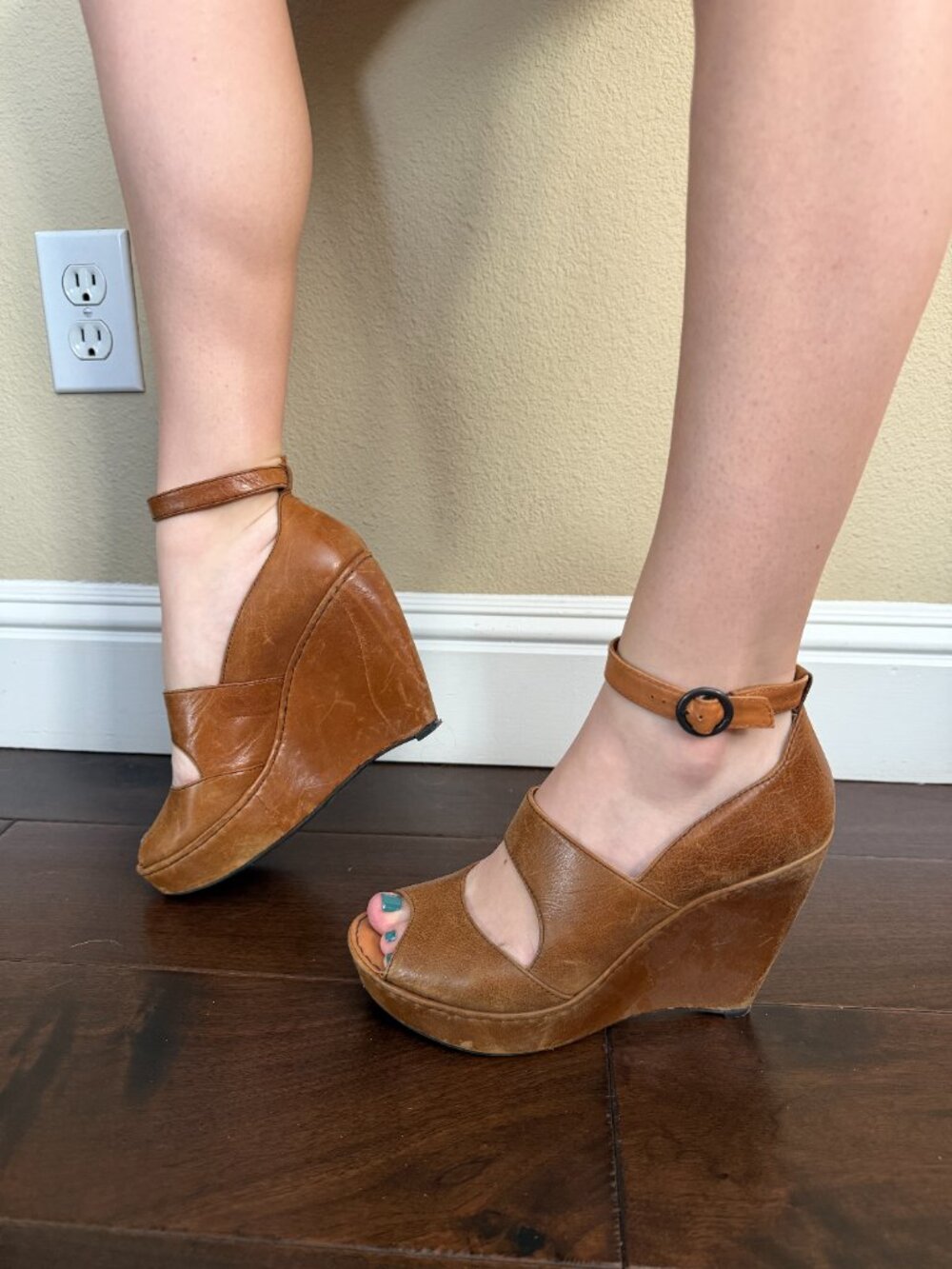 Born Crown Leather Platform Ankle Strap Buckle Sandals Heels Shoes Size 8 - Picture 1 of 14